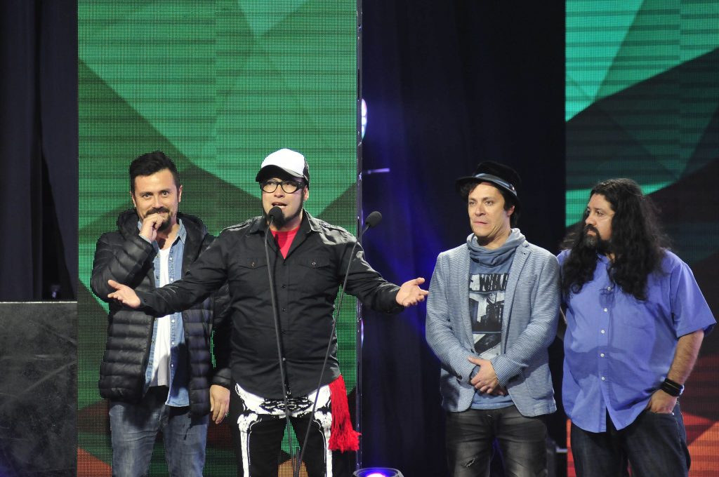 Chancho En Piedra se burló del Chino Ríos dedicándole una particular canción en el Festival de Dichato
