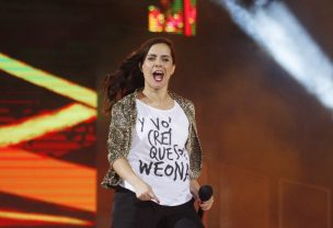 ¡No le creyeron! Tuitera criticó el saludo de Natalia Valdebenido a Sergio Freire después de su show en Viña