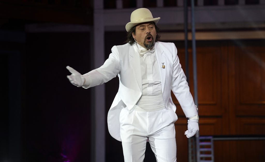 ¡Son igualitos! “Bombo Fica” habló sobre su parecido con el vocalista de Foo Fighters