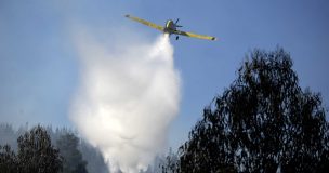 Conaf activa apoyo regional por incendio forestal en Maipú
