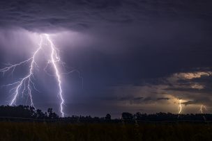 Meteorología emite aviso de probables tormentas eléctricas en dos regiones de la zona centro sur del país