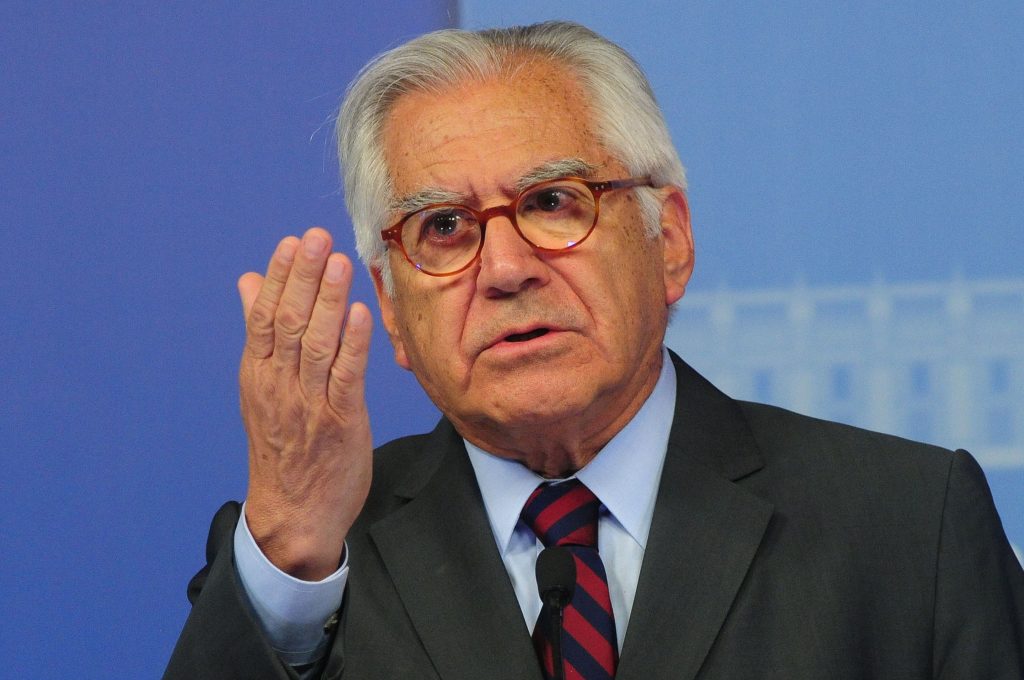 Ministro Fernández aseguró que la medida de Villalobos fue una “muestra de responsabilidad”