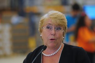 ¡Pero cómo! Error de Michelle Bachelet se transforma en el nuevo hit del verano