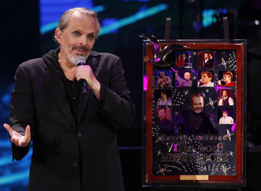 ¡No se lo llevó! El collage de Miguel Bosé continúa en Viña