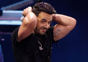 ¡Lo vio! Luis Fonsi reaccionó a petición subida de tono de una fanática en la Quinta Vergara