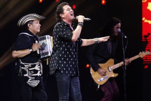 Carlos Vives sorprende y regala su Gaviota de Plata a un hombre del público