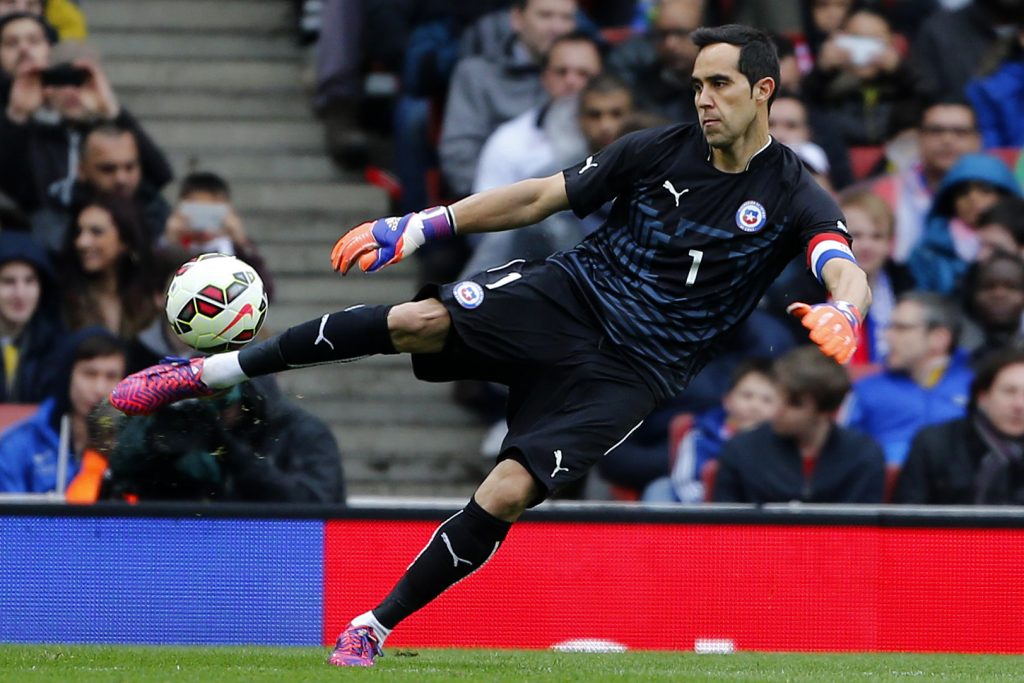 Claudio Bravo: “La pena me embarga, descansen en paz pequeños campeones”