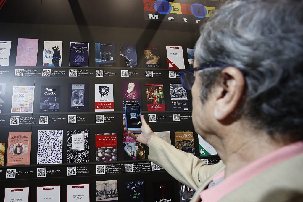 Dibam y Metro ponen en marcha inédito “Bibliometro Digital”