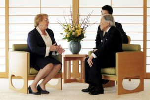 Presidenta abordó con emperador Akihito centenaria relación Chile-Japón