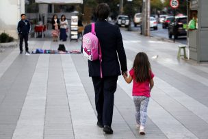 Más de 11.200 alumnos regresaron a clases este lunes en la Región Metropolitana