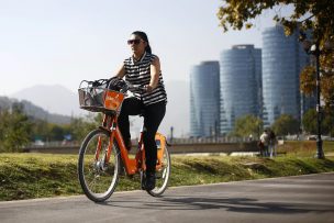 Autoridades anuncian apertura de ciclorecreovía en Avenida Irarrázaval