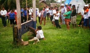 Alcalde boliviano fue castigado por vecinos en una trampa para animales