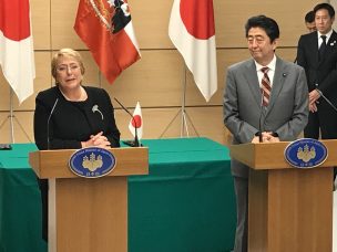 Bachelet condenó política de proliferación nuclear de Corea del Norte tras reunión con Primer Ministro de Japón