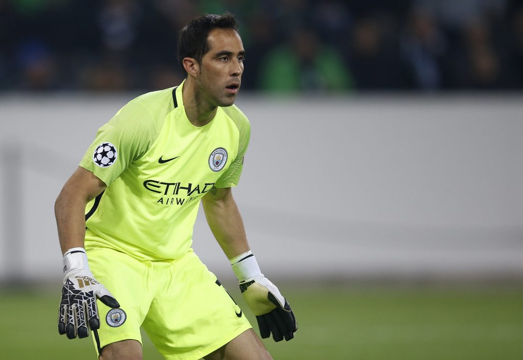 Dos clubes europeos estarían interesados en Claudio Bravo