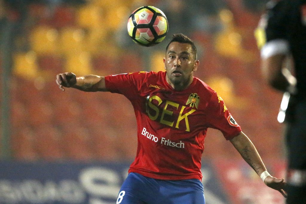 Unión La Calera oficializó el fichaje de Fernando Meneses