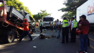 11 personas murieron en Ecuador tras un accidente de tránsito