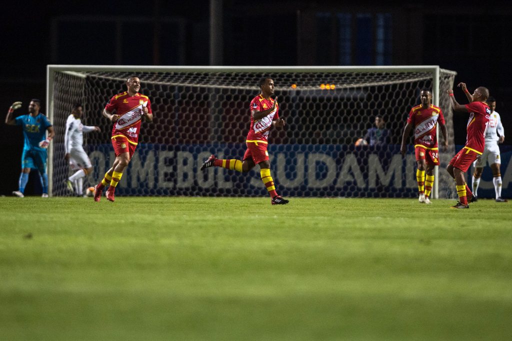 Unión Española es goleada en Perú y es eliminada de la Copa Sudamericana