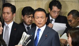 El ministro de Finanzas de Japón admite falsificaciones de documentos