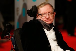 ¿Qué es la enfermedad de Charcot que padecía el físico Stephen Hawking?