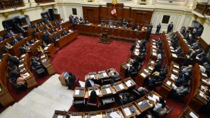Congreso peruano aceptó la renuncia de Kuczynski y se prepara a juramentar a Vizcarra