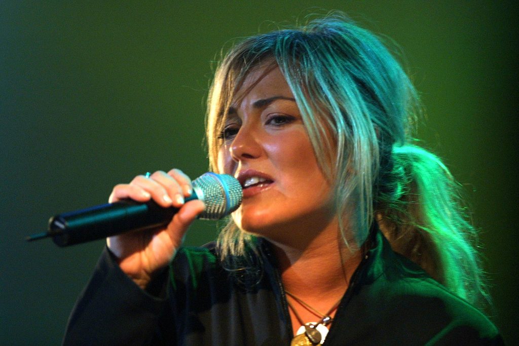 Ex vocalista de La Oreja de Van Gogh reapareció con un importante cambio facial