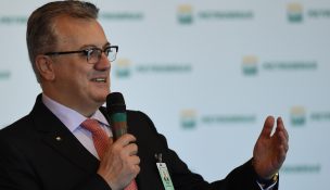 Condenan a 11 años de cárcel a ex presidente de Petrobras en Brasil