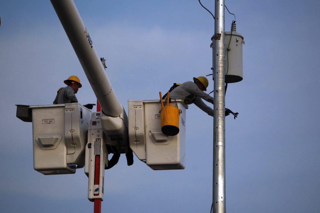 Nuevo colapso en el sistema eléctrico de Puerto Rico deja a casi un millón de personas sin luz