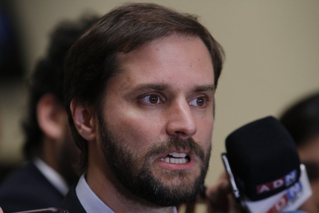 Jaime Bellolio por CAE:  “Este Gobierno presenta este proyecto solo para darle un dulce algunos sectores”