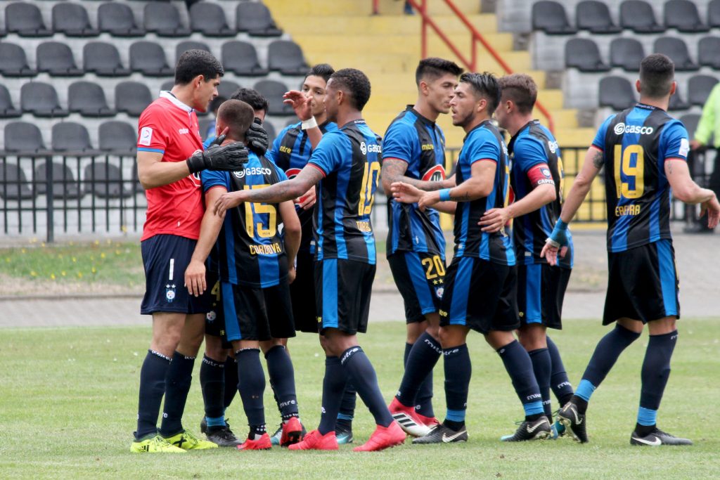 Huachipato derrotó a Unión La Calera y se ubica en la parte alta de la tabla