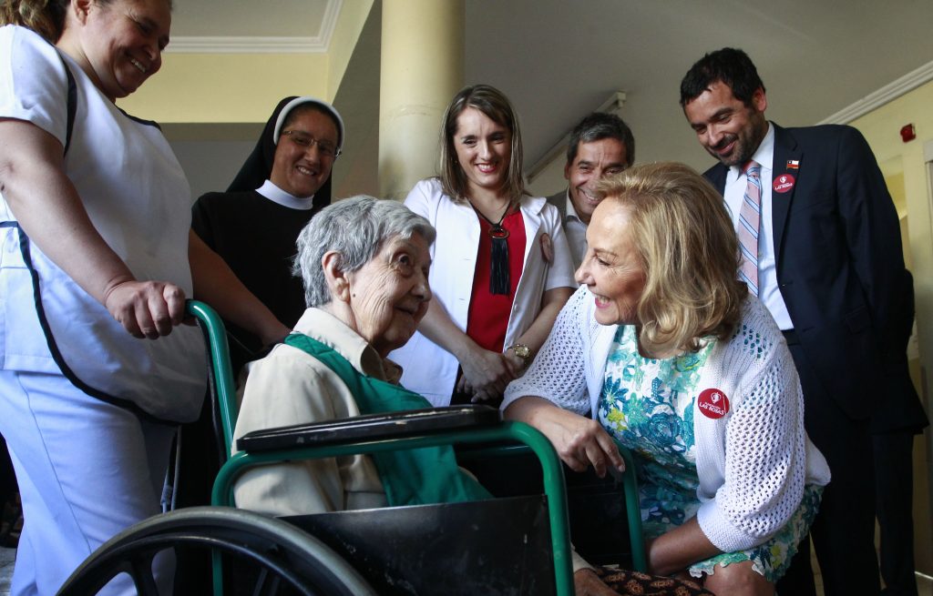 Cecilia Morel: “Tenemos que darle un mejor trato a nuestros adultos mayores”