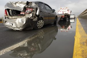 Aceite de pescado provoca caos vial en puente de Concepción