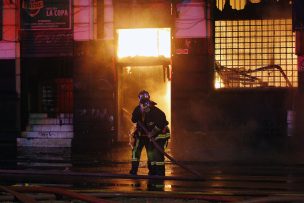 Incendio afectó a una fábrica de plásticos en Estación Central