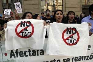 Automovilistas protestan por alzas en precios del TAG