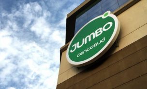 Jumbo del Portal Ñuñoa siguió atendiendo pese a cuerpo que estuvo en medio del supermercado