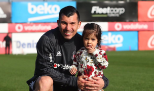 ¡Como su papá! Pequeña hija de Gary Medel se luce en tierno video