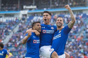 Cruz Azul goleó a Pachuca con gol de Mora y recuperó terreno en el Clausura