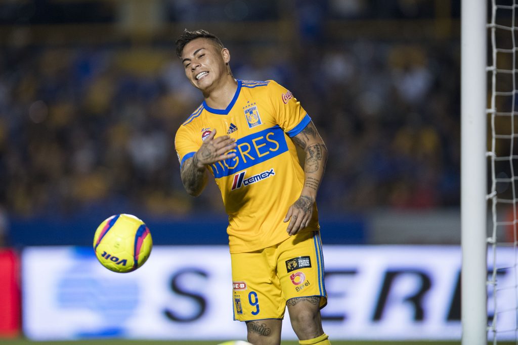 La “cruel” broma de Eduardo Vargas a su madre y que es furor en las redes sociales