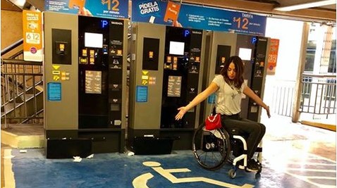 “Esto realmente me superó”: El duro reclamo de una joven discapacitada a un popular mall capitalino