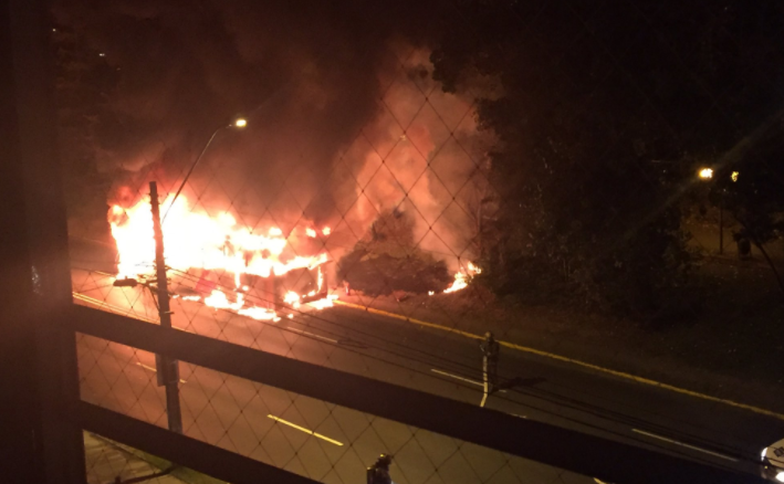 Bus del Transantiago se incendió tras sufrir problemas eléctricos