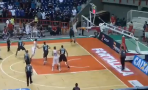 VIDEO | Basquetbolista brasileño marcó punto de ensueño en el último segundo del partido