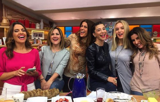 ¡Todas de blanco! Mujeres de “Bienvenidos” realizaron un particular desfile vestidas de novias