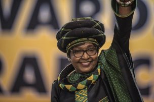 Muere Winnie Mandela, exesposa del expresidente sudafricano Nelson Mandela