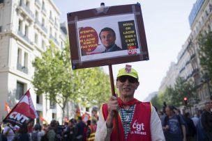 Decenas de miles de personas se manifiestan en Francia contra Macron