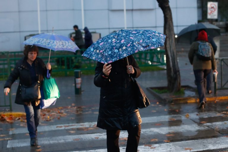 Lluvias en Santiago: pronostican dos jornadas de precipitaciones en la Región Metropolitana