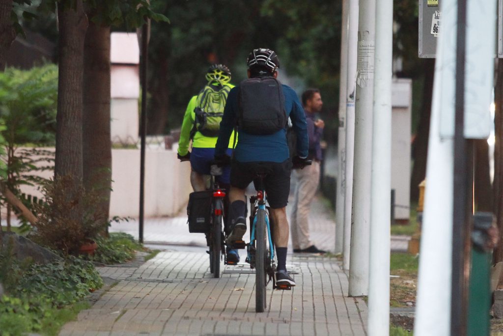 Bicicletas no podrán transitar por la vereda a partir de fin de año