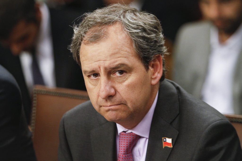Ministro Varela se defendió tras la “funa” por sus dichos sobre los preservativos