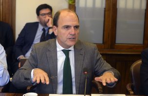 Ministro de la Vivienda y Urbanismo, Cristian Monckeberg  por posturas de uso de suelo en Las Condes-Vitacura: 