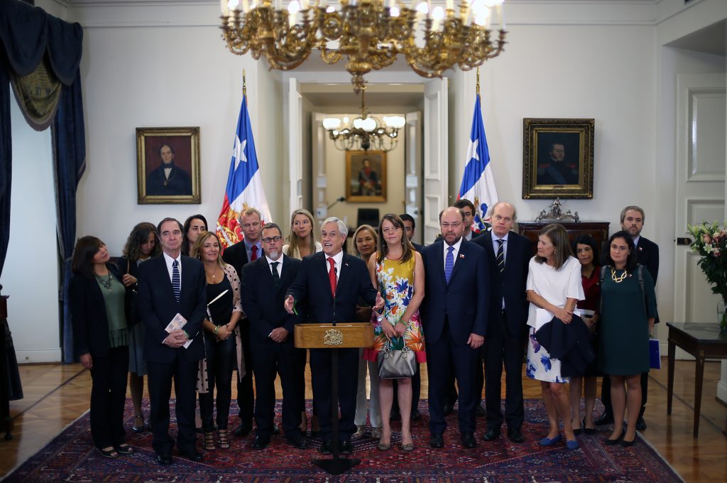 Piñera preside Comisión de Infancia y da 60 días para entrega de propuestas