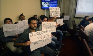 Estudiantes protestaron frente a subsecretario Figueroa durante la Comisión de Educación