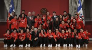 La Roja femenina fue homenajeada en La Moneda